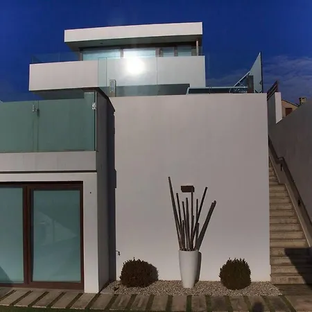 Villa De Diseno Con Impresionantes Vistas Al Mar Villa *