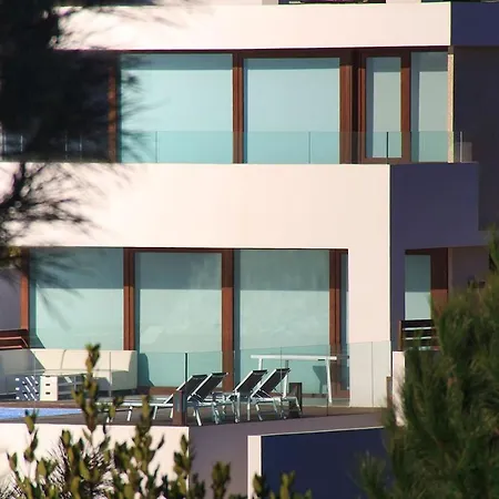 Villa De Diseno Con Impresionantes Vistas Al Mar *